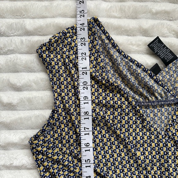 New York & Company Sleeveless Blouse With V Cut Neck Medium - Picture 6 of 6